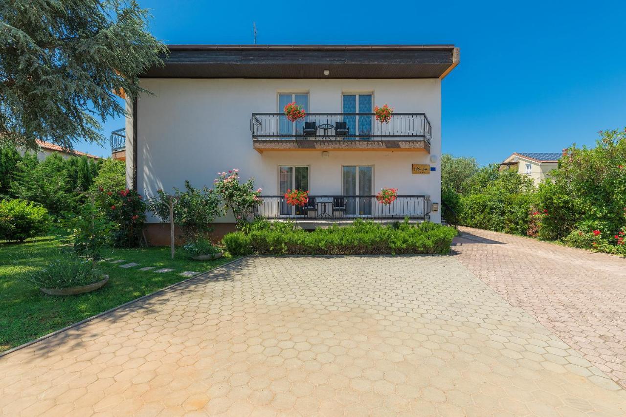 Villa Toni Umag Bagian luar foto