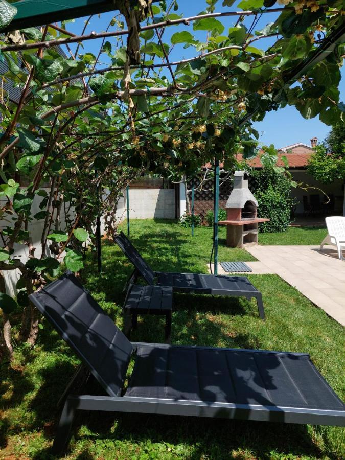 Villa Toni Umag Bagian luar foto
