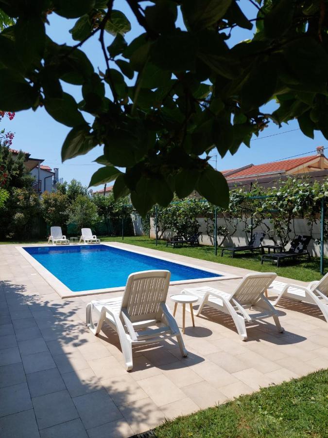 Villa Toni Umag Bagian luar foto